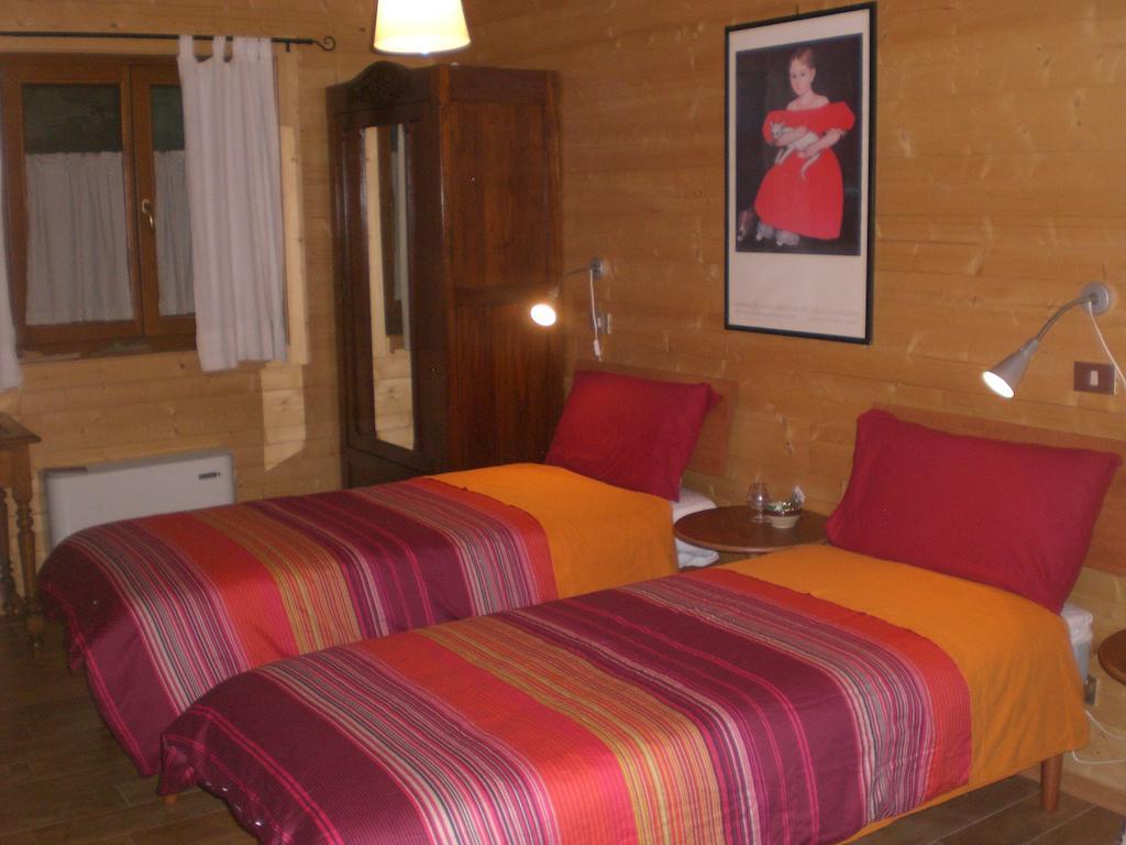 Pera Rionda Bed & Breakfast Caprie Phòng bức ảnh